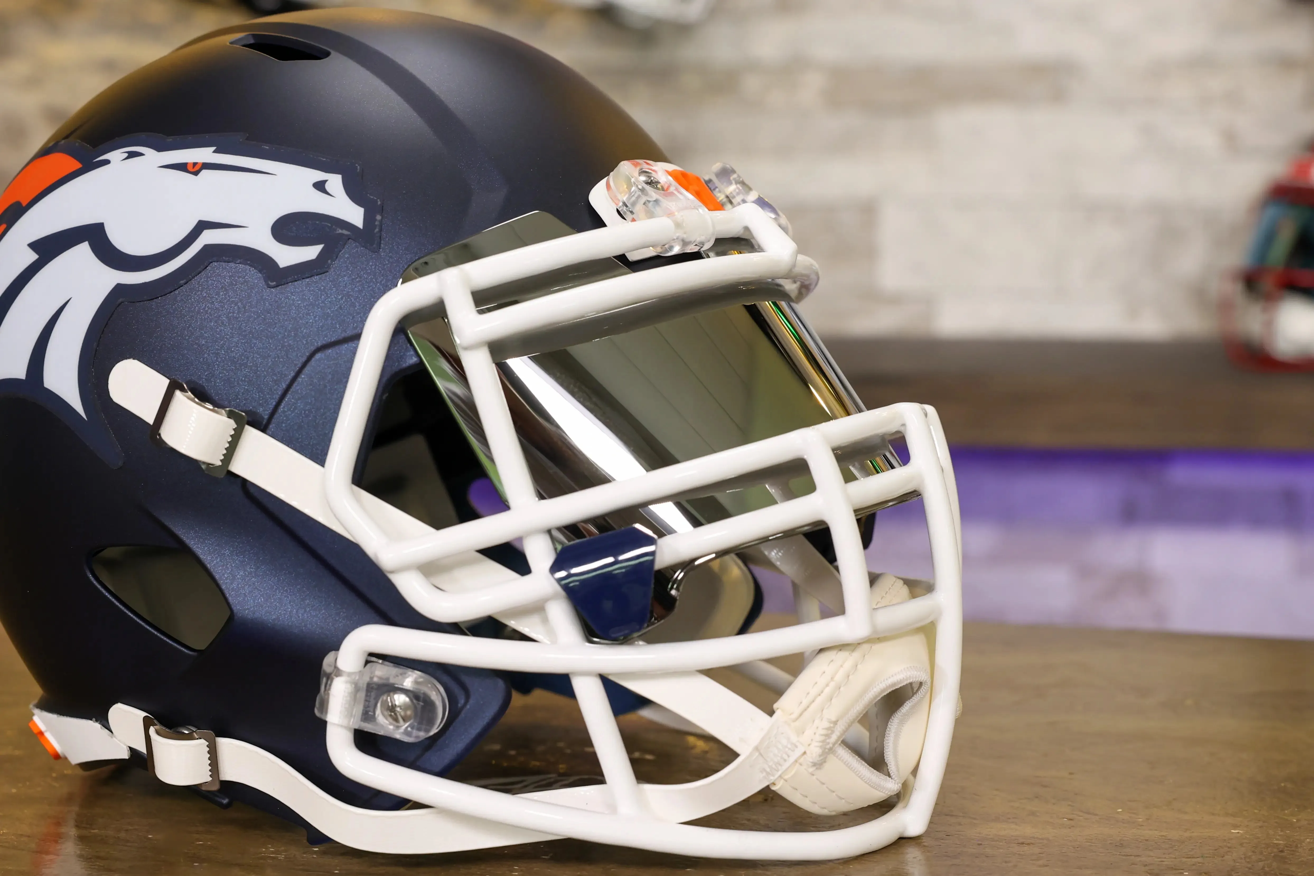 Denver Broncos Riddell Speed Display Helmet - GG Edition 02565