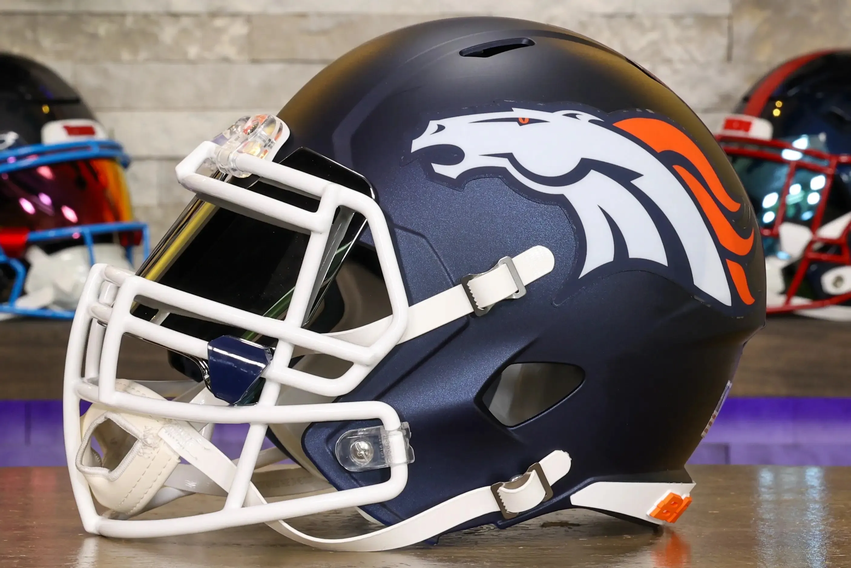 Denver Broncos Riddell Speed Display Helmet - GG Edition 02565