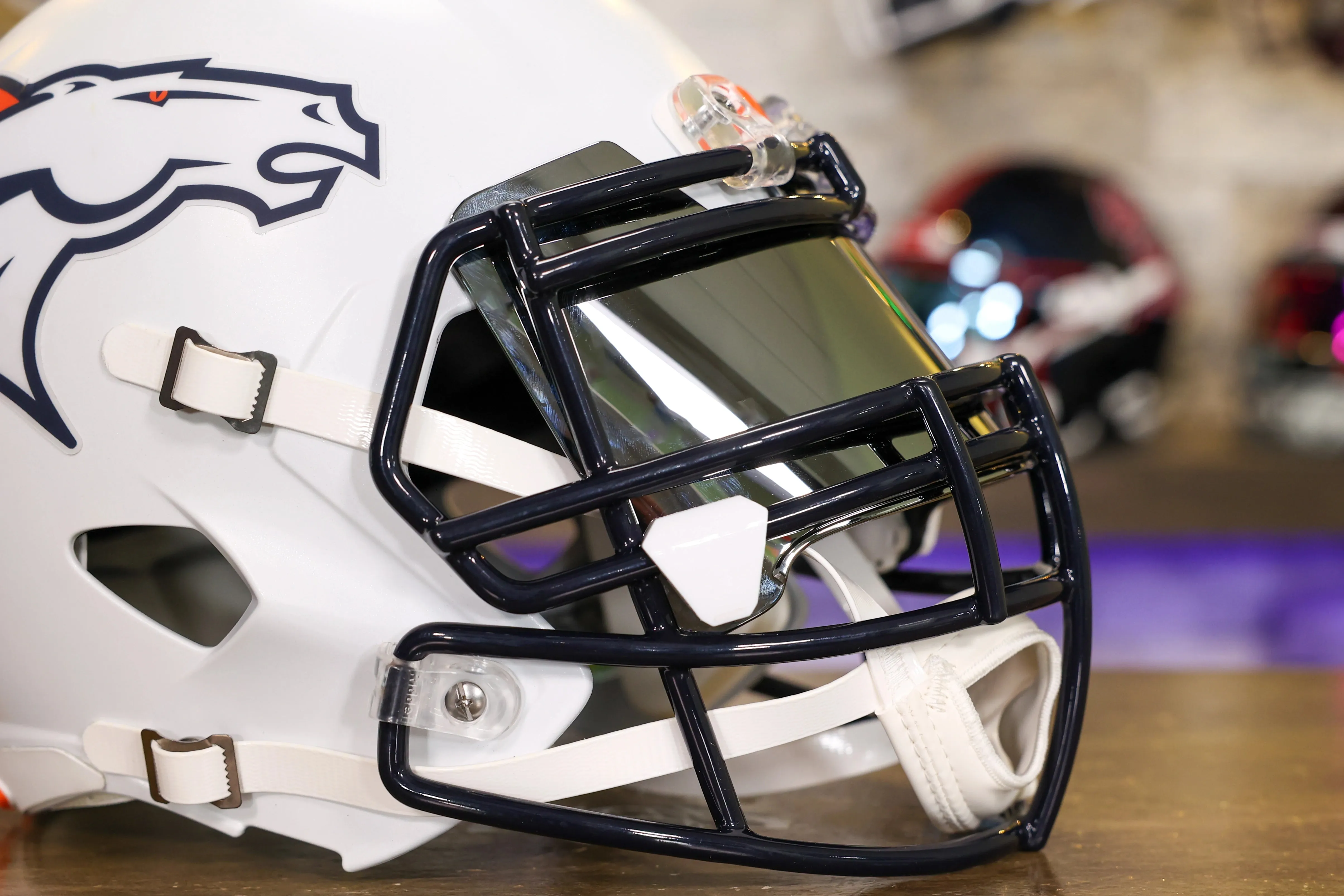 Denver Broncos Riddell Speed Display Helmet - GG Edition 02567