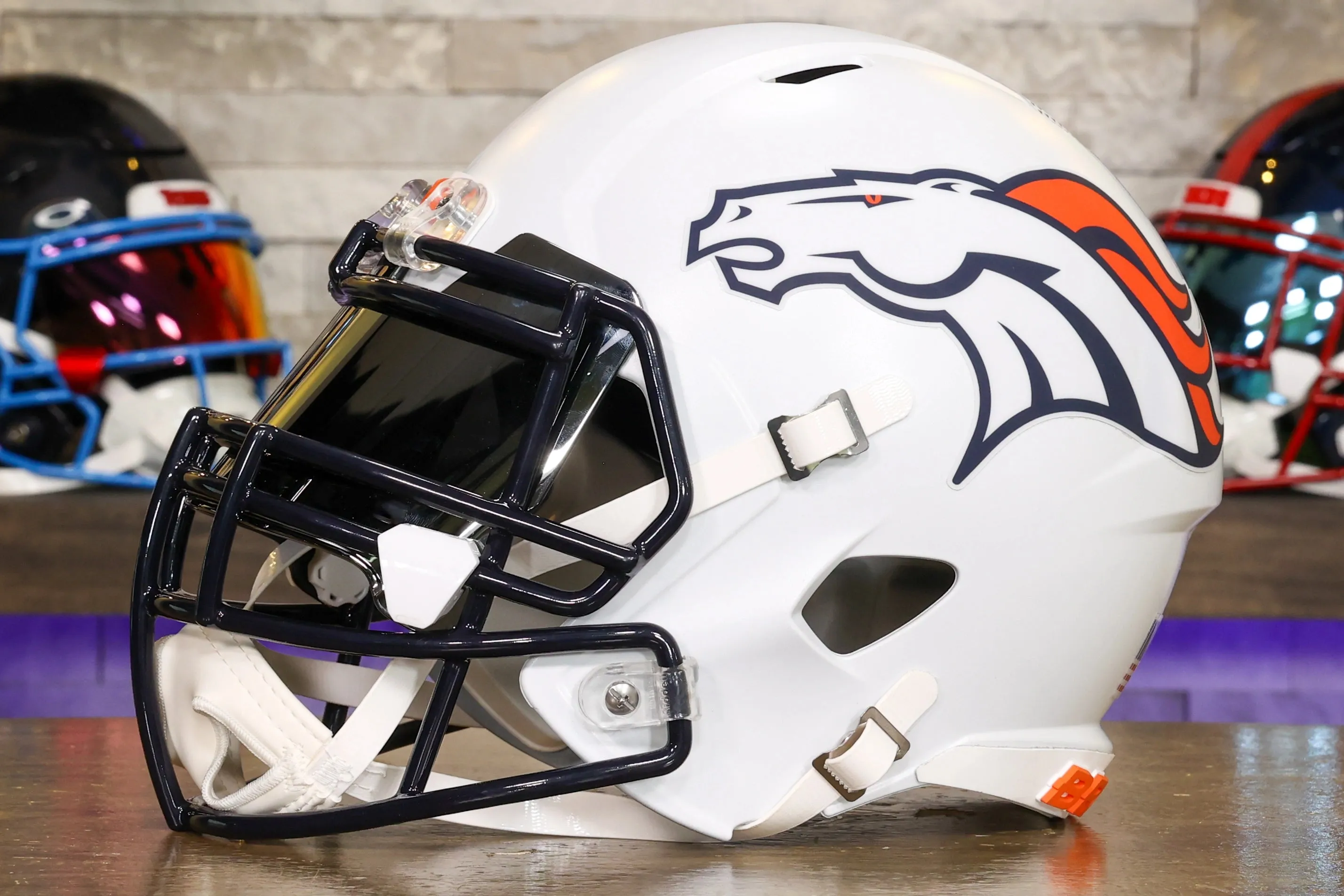 Denver Broncos Riddell Speed Display Helmet - GG Edition 02567