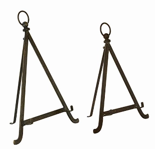 EASEL STAND