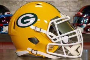 Green Bay Packers Riddell Speed Display Helmet - GG Edition 02575