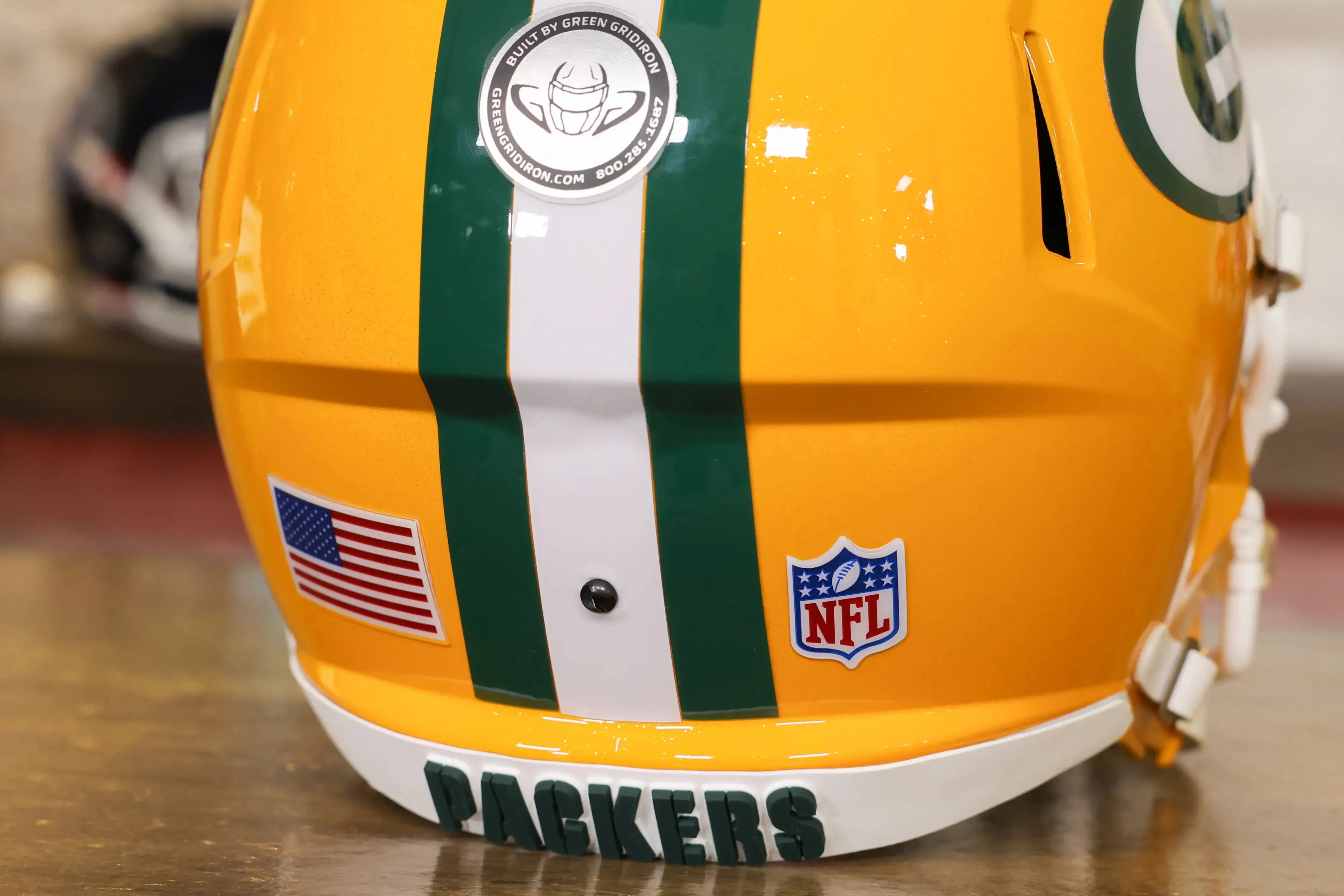 Green Bay Packers Riddell Speed Display Helmet - GG Edition 02575