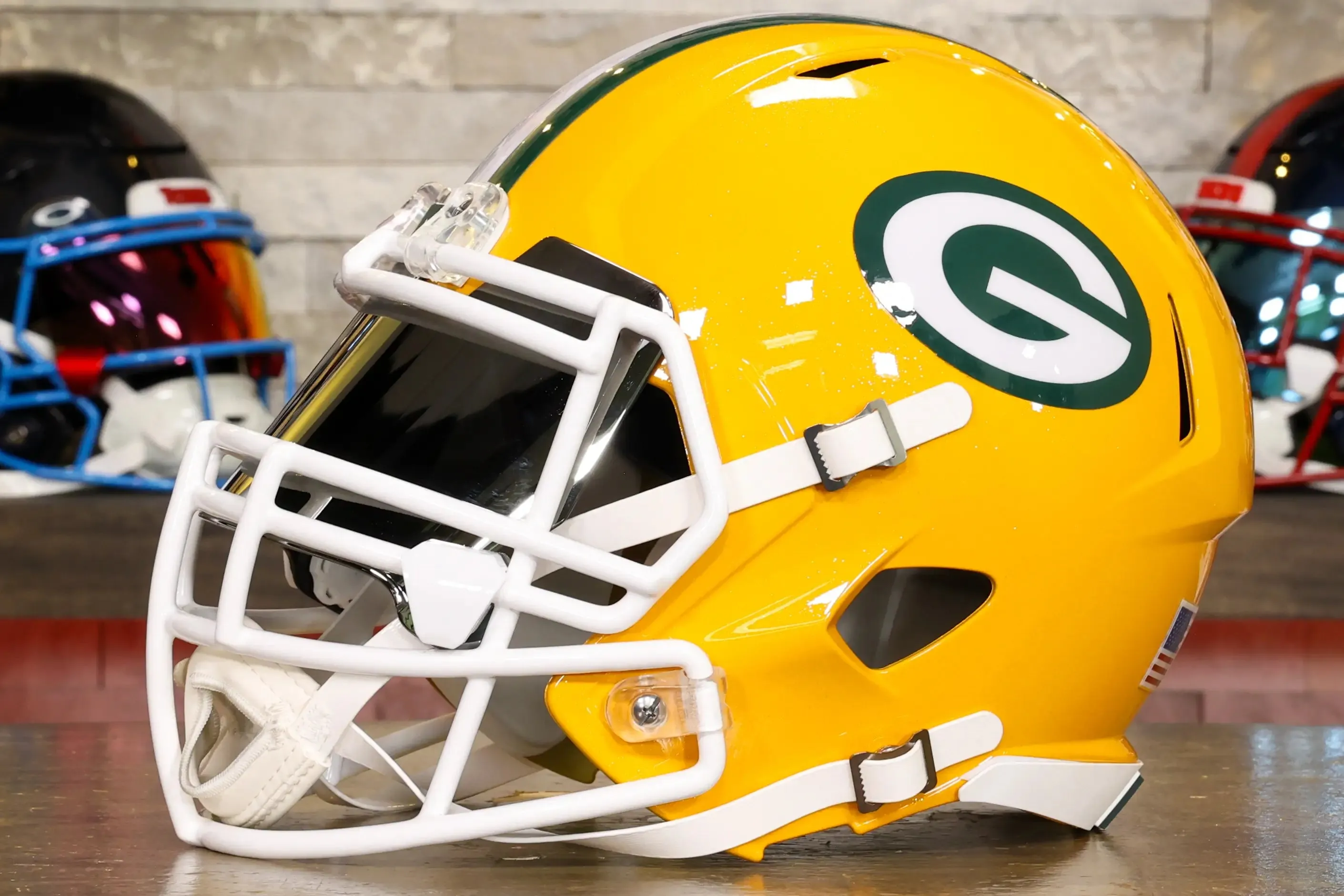 Green Bay Packers Riddell Speed Display Helmet - GG Edition 02575