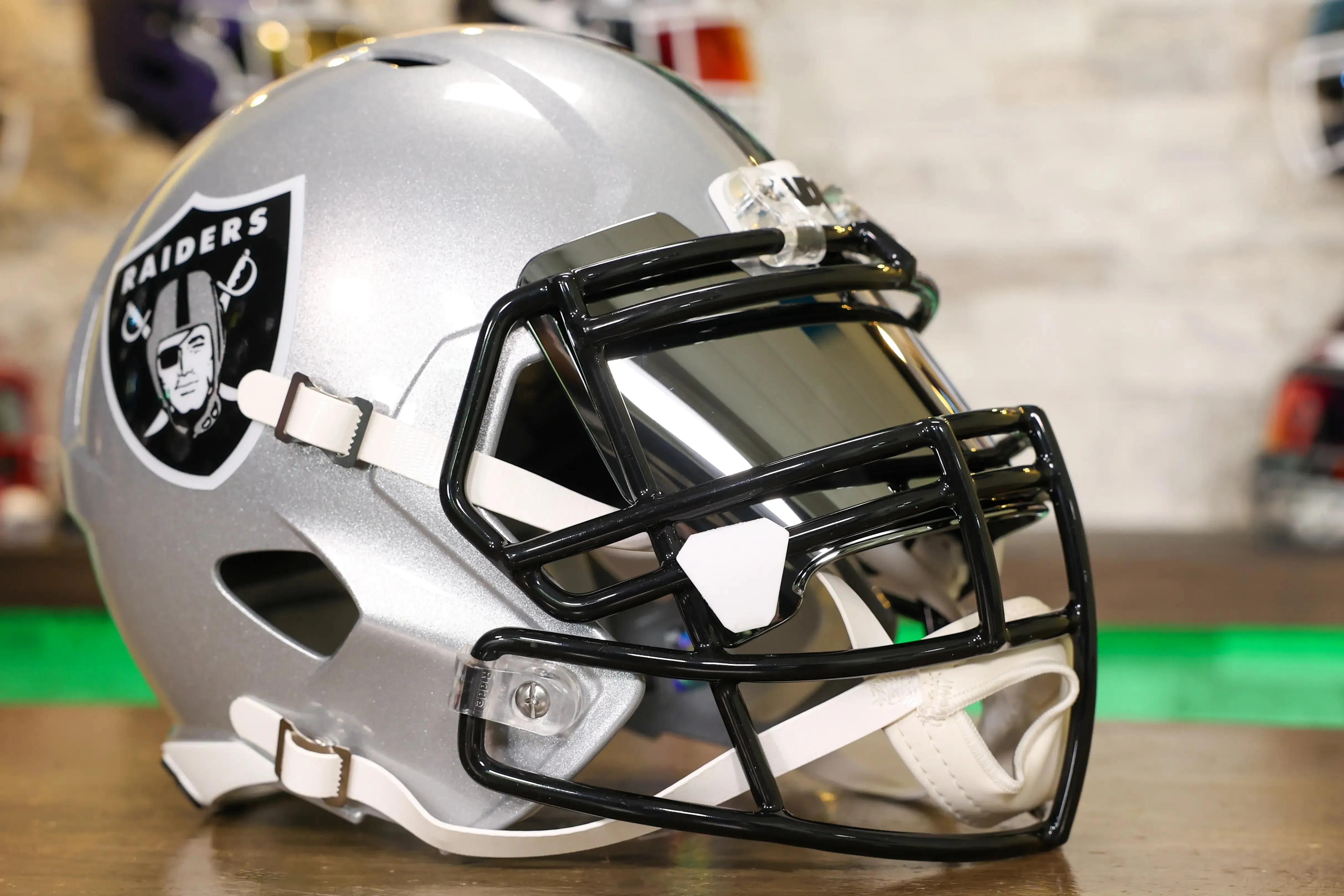 Las Vegas Raiders Riddell Speed Display Helmet - GG Edition 02590