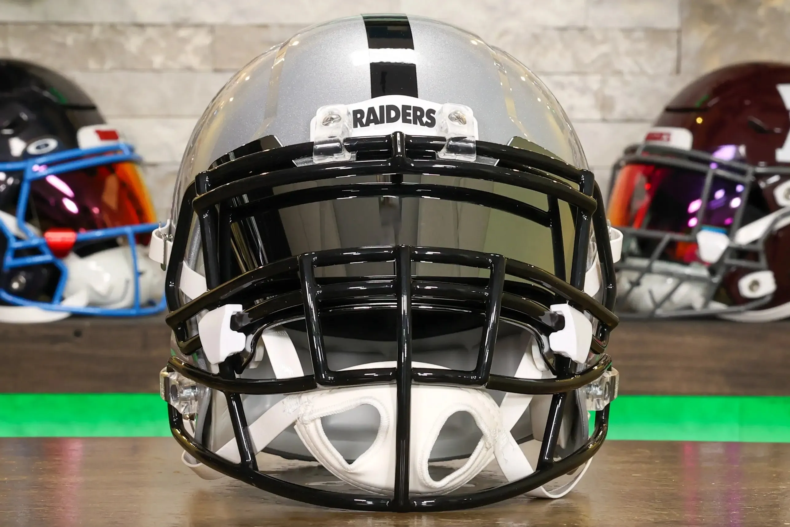 Las Vegas Raiders Riddell Speed Display Helmet - GG Edition 02590
