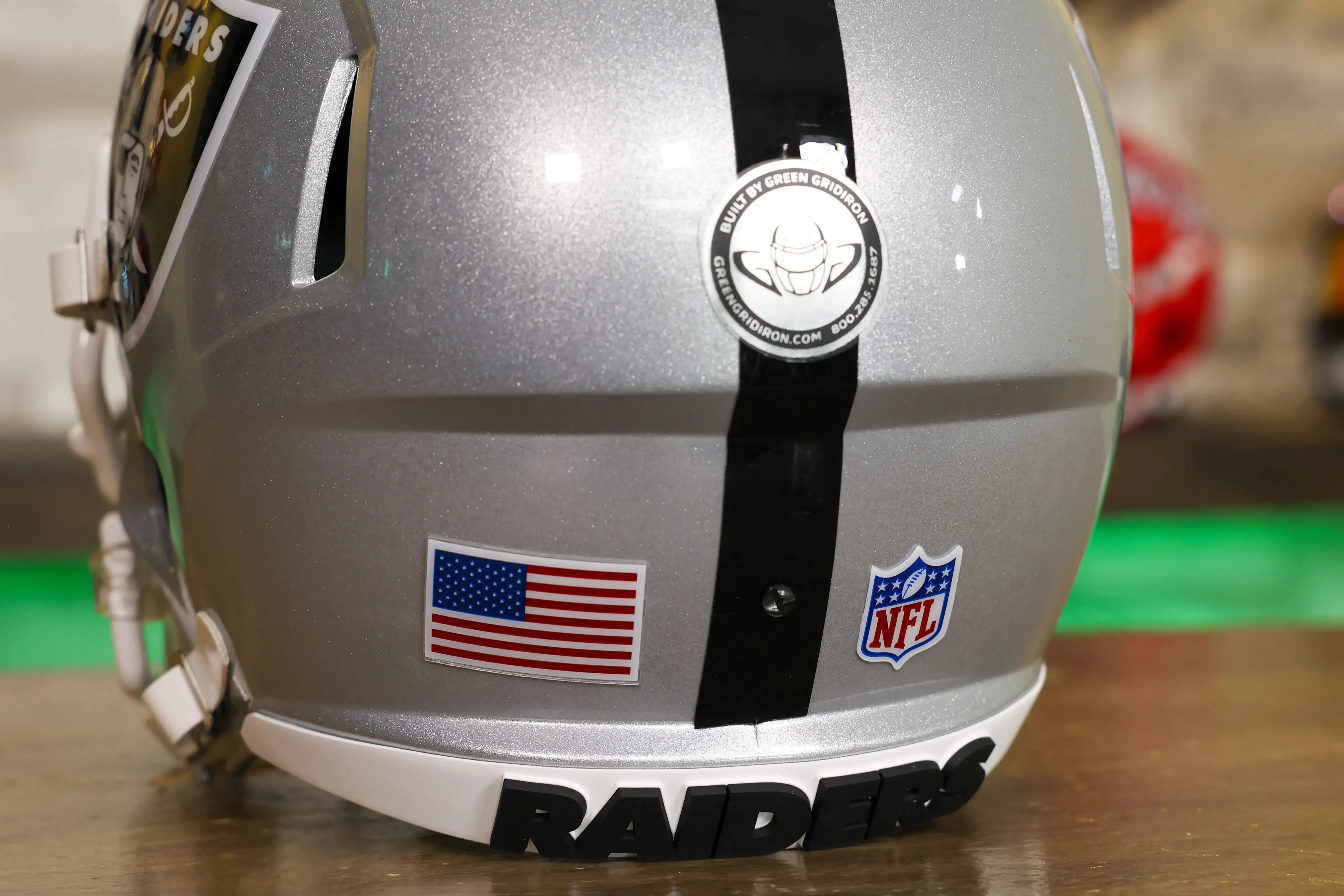 Las Vegas Raiders Riddell Speed Display Helmet - GG Edition