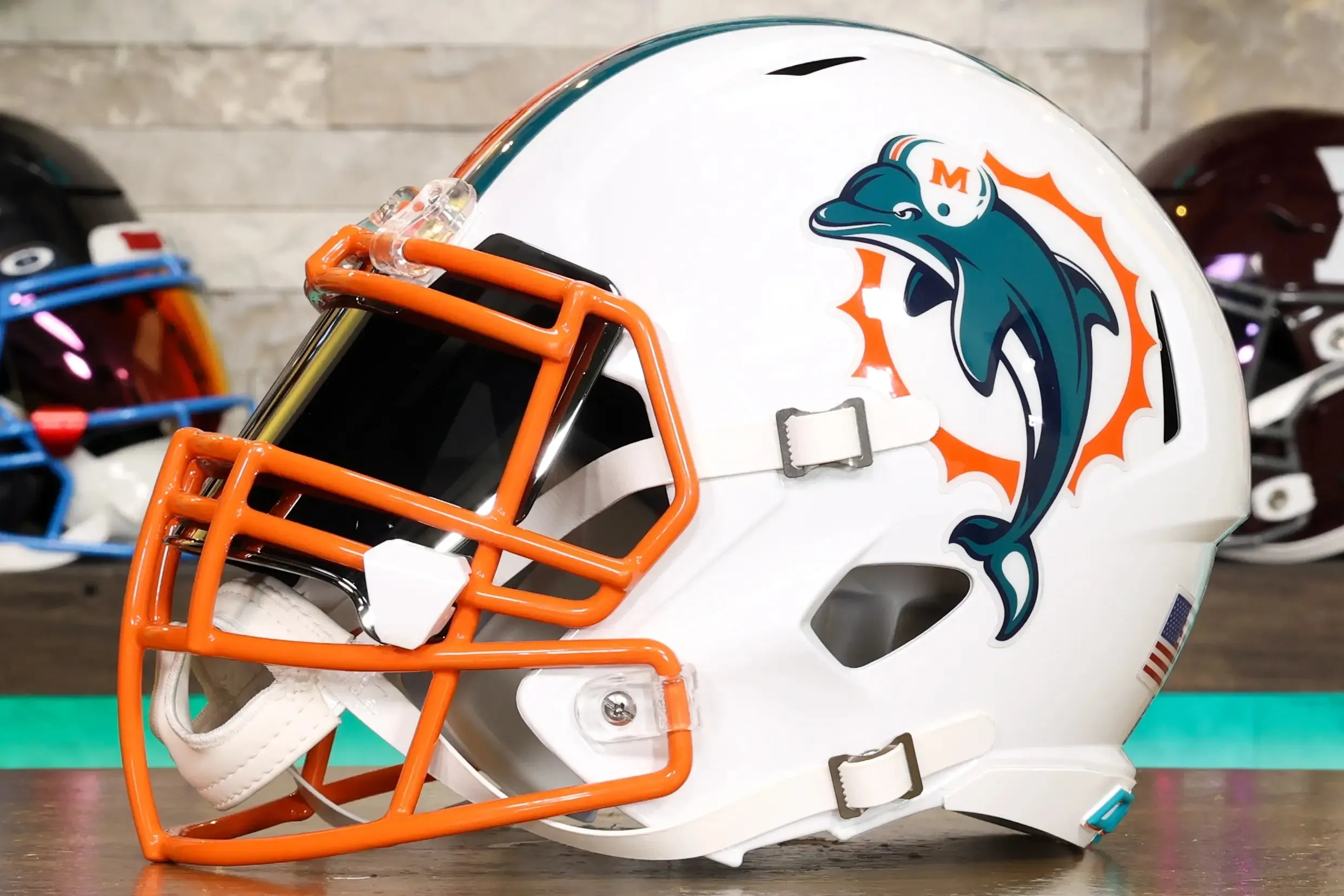 Miami Dolphins Riddell Speed Display Helmet - GG Edition 02596