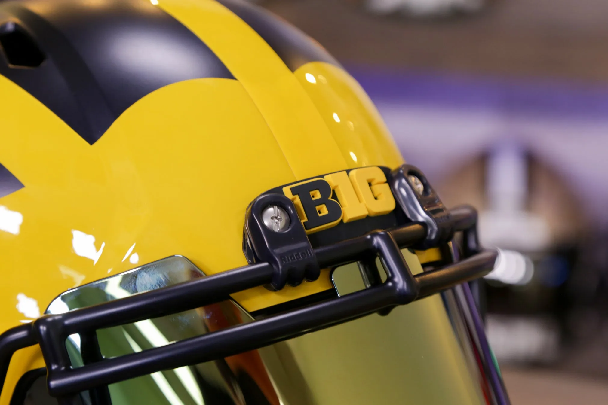 Michigan Wolverines Riddell Speed Display Helmet - GG Edition 00382