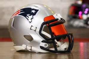 New England Patriots Riddell Speed Mini Helmet - GG Edition