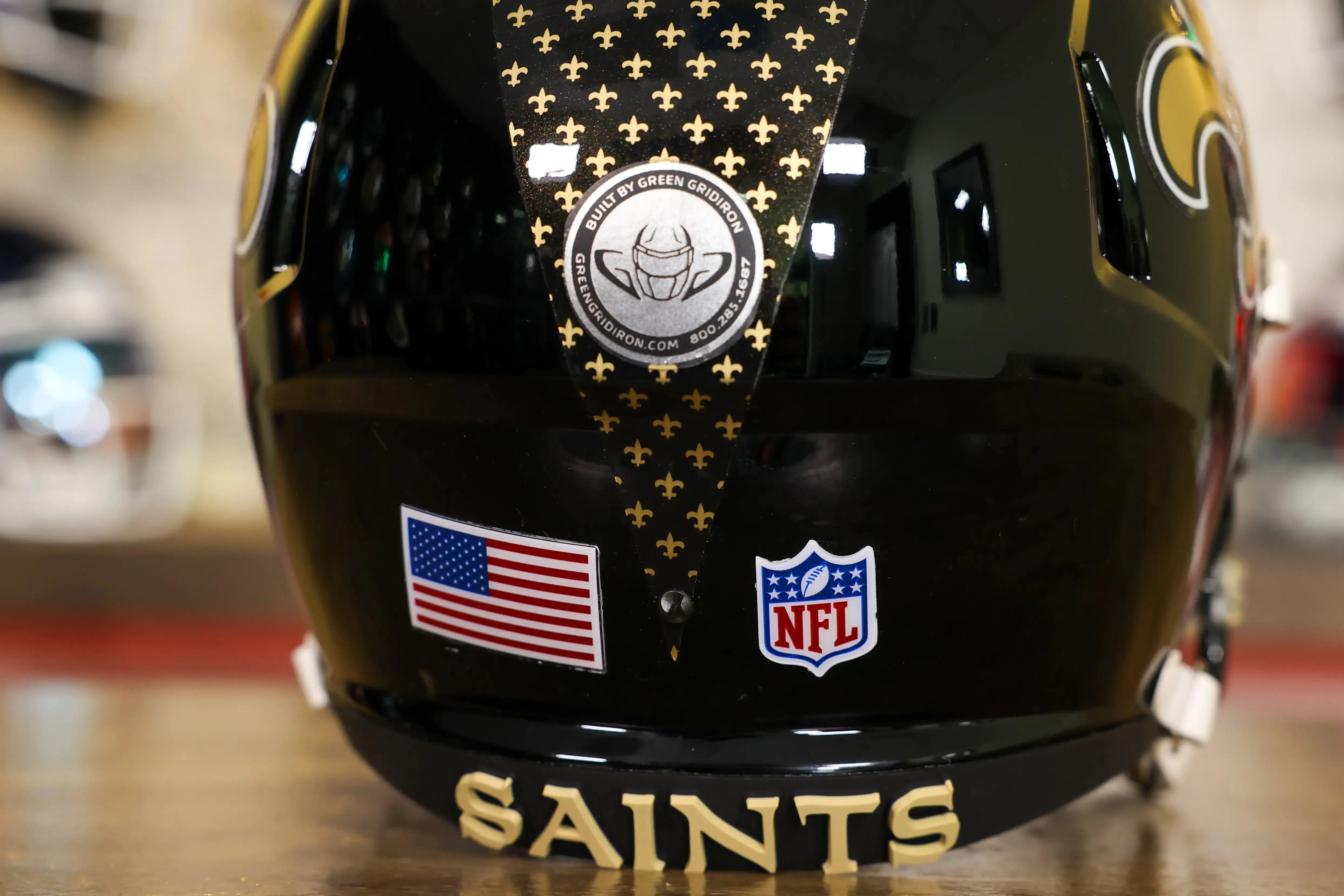 New Orleans Saints Riddell Speed Display Helmet - GG Edition 02602