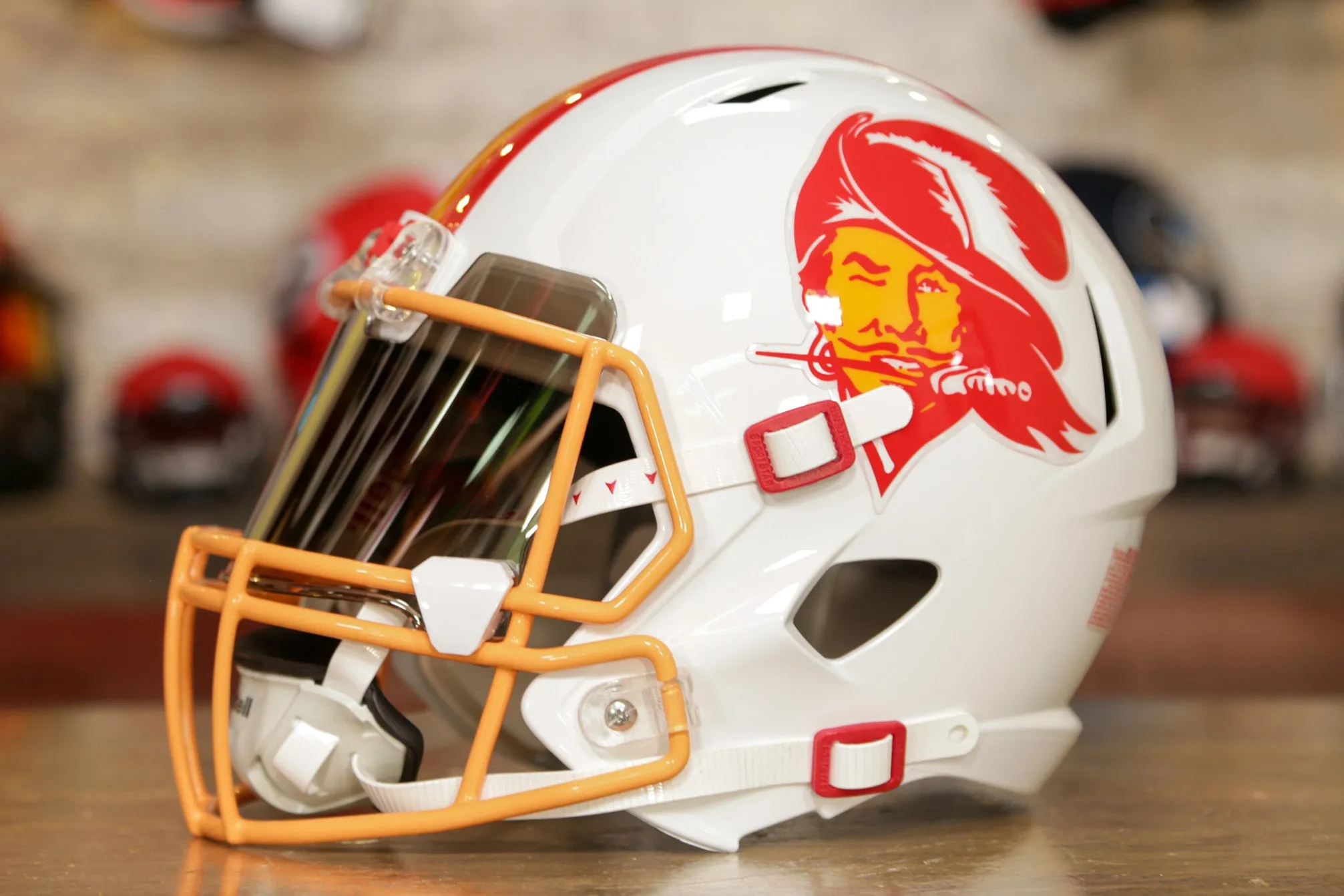 Tampa Bay Buccaneers Riddell Speed Display Helmet - GG Edition 00287