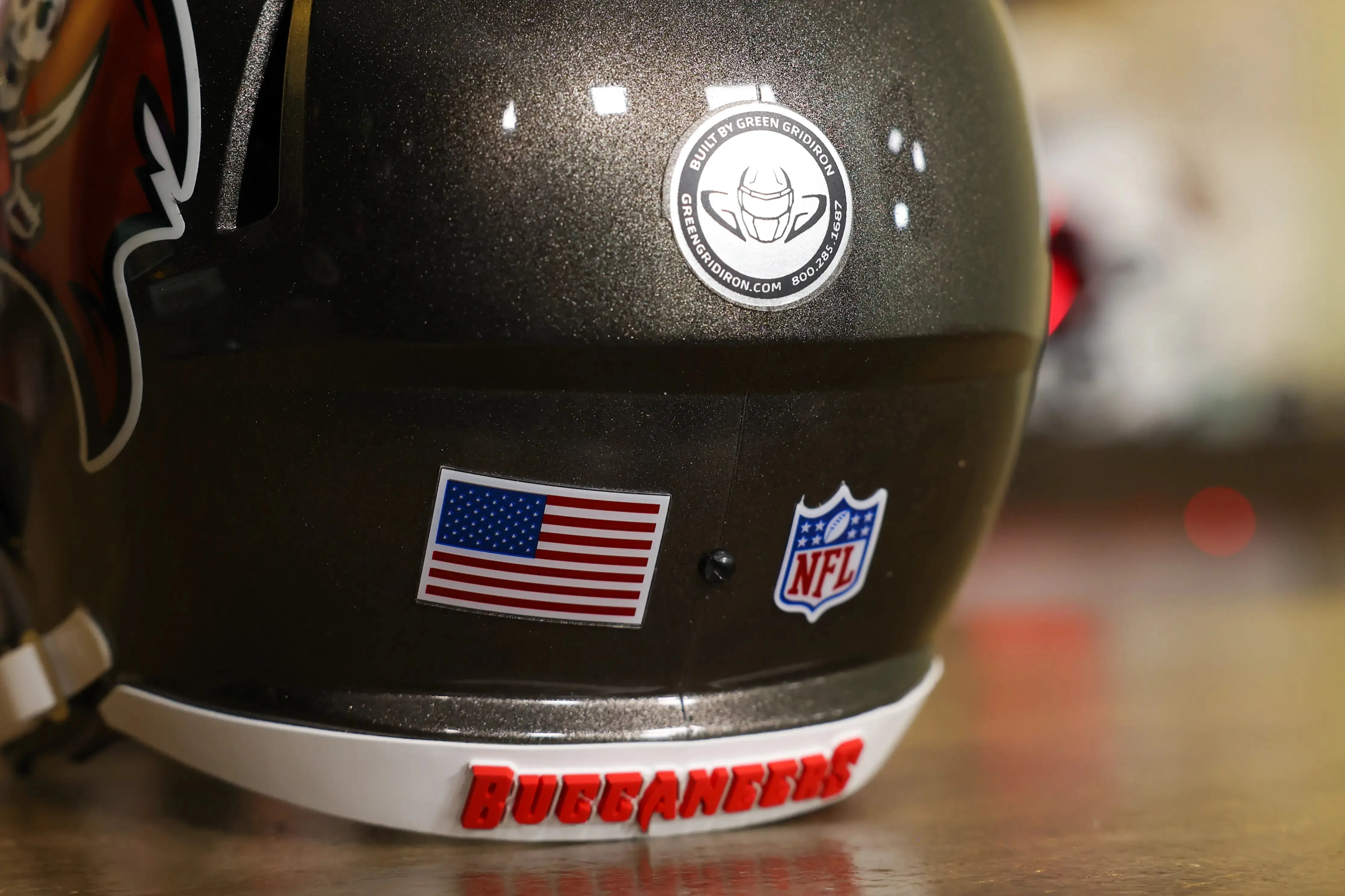 Tampa Bay Buccaneers Riddell Speed Display Helmet - GG Edition