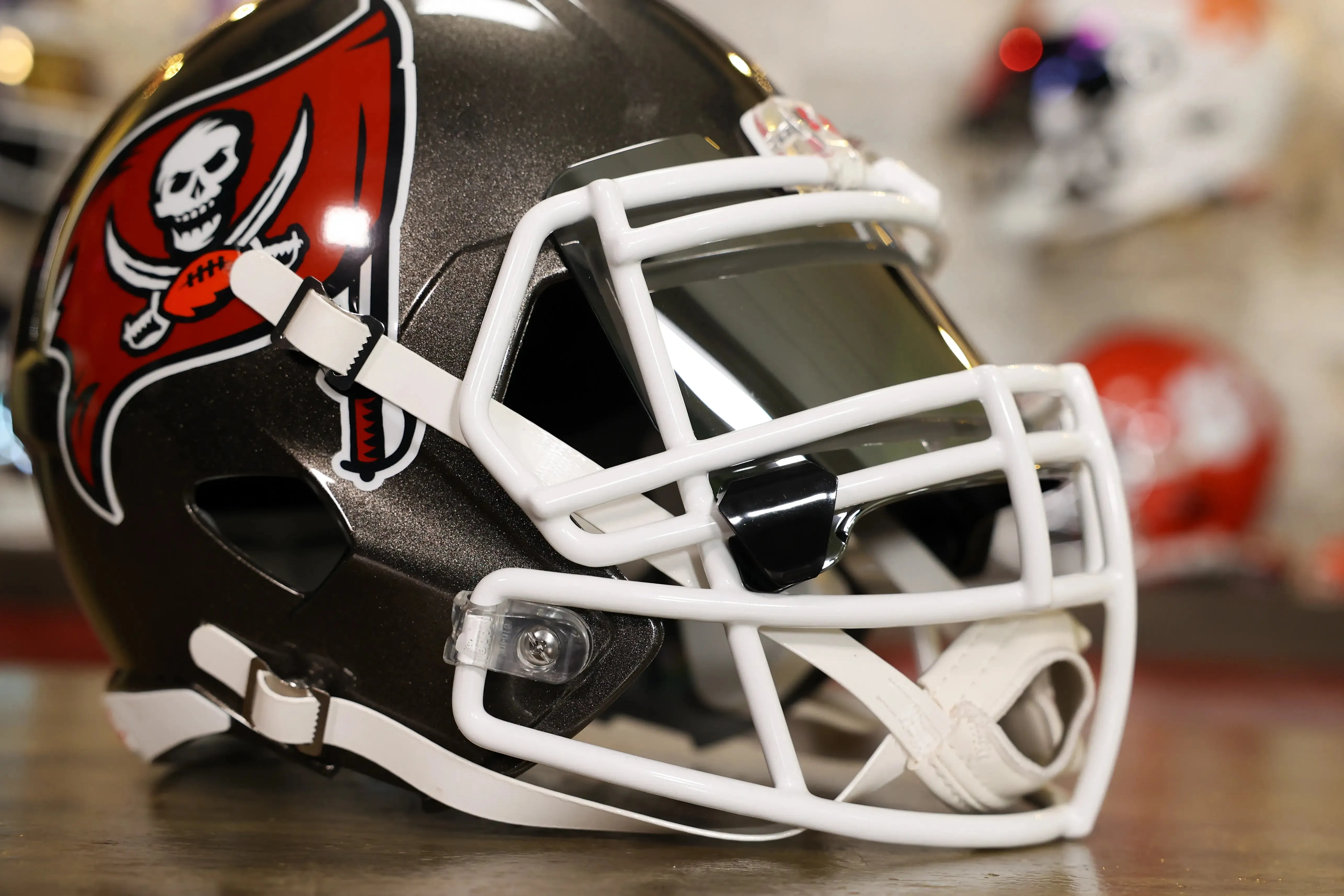 Tampa Bay Buccaneers Riddell Speed Display Helmet - GG Edition