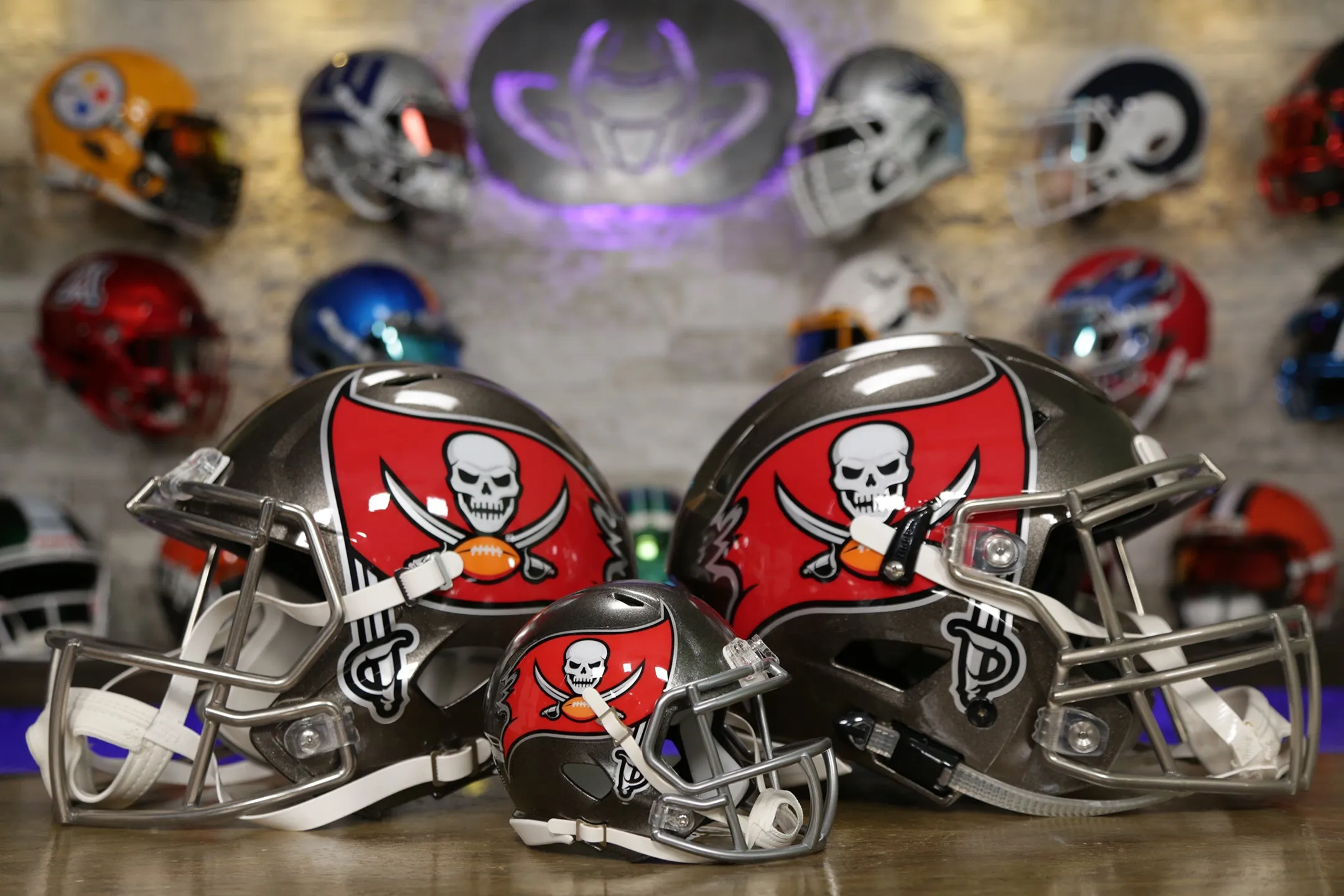 Tampa Bay Buccaneers Riddell Speed Mini Helmet - 2014-2019 Throwback