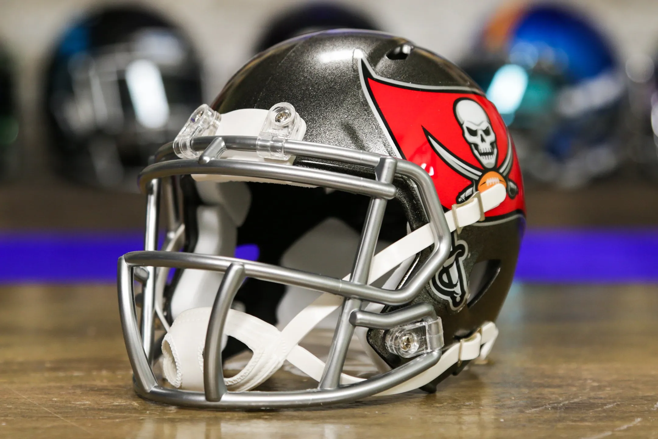Tampa Bay Buccaneers Riddell Speed Mini Helmet - 2014-2019 Throwback
